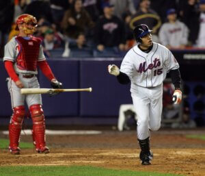 Mets outfielder Carlos Beltran swings the bat.