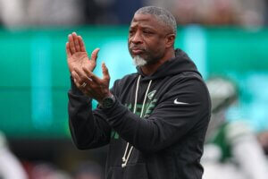 New York Jets head coach Aaron Glenn claps his hands.