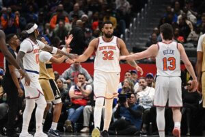 Karl-Anthony Towns high fives his Knicks teammates.